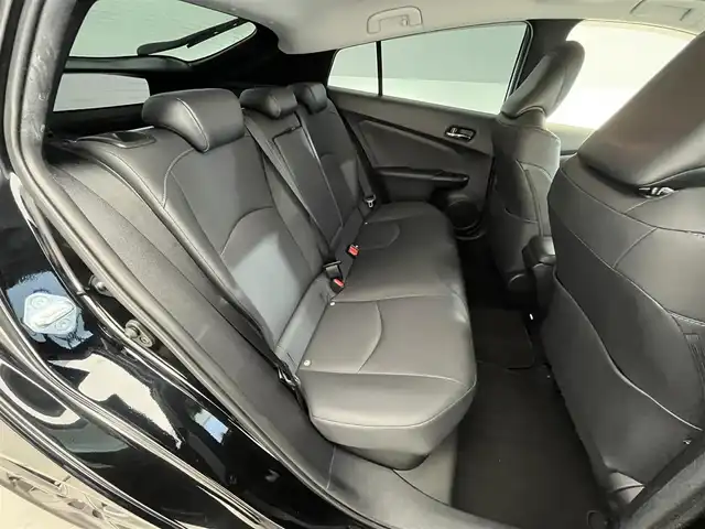 トヨタ プリウス Sツーリングセレクション 滋賀県 2020(令2)年 6.7万km アティチュードブラックマイカ 純正９インチナビ/CD/DVD/Bluetooth/フルセグテレビ/パノラミックビューモニター/セーフティセンス/・プリクラッシュセーフティ/・レーントレーシングアシスト/・オートハイビーム/・レーダークルーズコントロール/・ロードサインアシスト/・先行車発進告知機能/インテリジェントクリアランスソナー/LEDヘッドライト/フォグランプ/オートライト/合皮シート/D/N席シートヒーター/ビルトインETC/AC100V/プッシュスタート /スマートキー