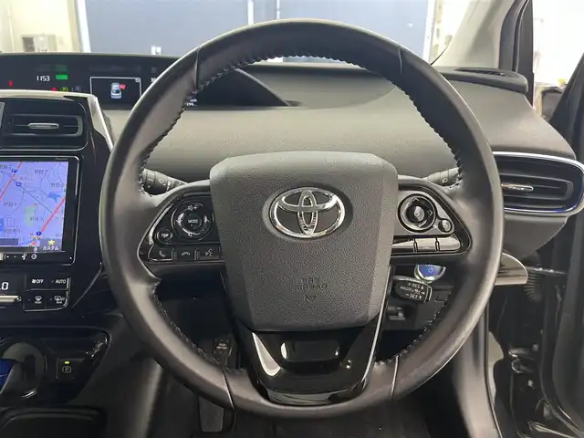 トヨタ プリウス Sツーリングセレクション 滋賀県 2020(令2)年 6.7万km アティチュードブラックマイカ 純正９インチナビ/CD/DVD/Bluetooth/フルセグテレビ/パノラミックビューモニター/セーフティセンス/・プリクラッシュセーフティ/・レーントレーシングアシスト/・オートハイビーム/・レーダークルーズコントロール/・ロードサインアシスト/・先行車発進告知機能/インテリジェントクリアランスソナー/LEDヘッドライト/フォグランプ/オートライト/合皮シート/D/N席シートヒーター/ビルトインETC/AC100V/プッシュスタート /スマートキー