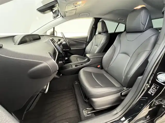 トヨタ プリウス Sツーリングセレクション 滋賀県 2020(令2)年 6.7万km アティチュードブラックマイカ 純正９インチナビ/CD/DVD/Bluetooth/フルセグテレビ/パノラミックビューモニター/セーフティセンス/・プリクラッシュセーフティ/・レーントレーシングアシスト/・オートハイビーム/・レーダークルーズコントロール/・ロードサインアシスト/・先行車発進告知機能/インテリジェントクリアランスソナー/LEDヘッドライト/フォグランプ/オートライト/合皮シート/D/N席シートヒーター/ビルトインETC/AC100V/プッシュスタート /スマートキー
