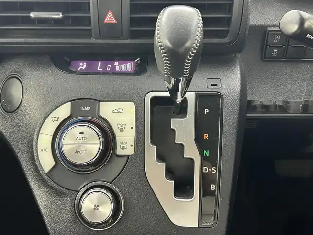 トヨタ シエンタ G クエロ 熊本県 2018(平30)年 6万km ブラックマイカ 禁煙車　/純正ナビNSZT-W68T（ＣＤ・ＤＶＤ・フルセグ・ＢＴ・ＵＳＢ）/パノラミックビュモニター　/純正前後ドライブレコーダー　/ビルトインＥＴＣ　/両側パワースライドドア　/前席シートヒーター　/ステアリングヒーター/前後クリアランスソナー　/衝突軽減ブレーキ/レーンキープアシスト/横滑り防止/アイドリングストップ/パーキングブレーキサポート/ハーフレザーシート/純正フロアマット/純正１５インチAW/オートライト/オートマチックハイビーム/LEDヘッドライト/フォグライト/スマートキー/プッシュスタート/保証書/取扱説明書