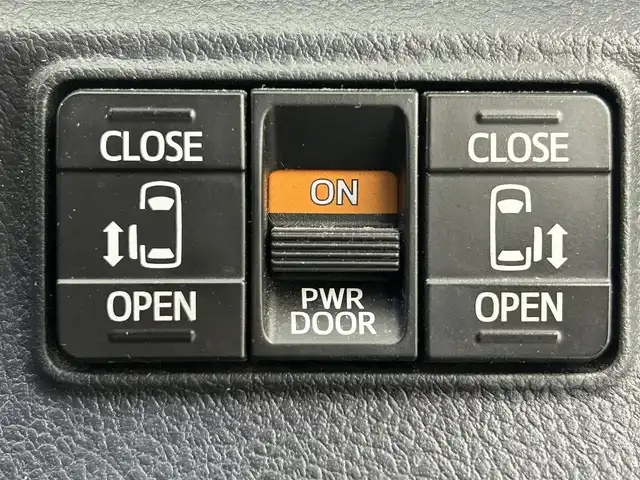 トヨタ シエンタ G クエロ 熊本県 2018(平30)年 6万km ブラックマイカ 禁煙車　/純正ナビNSZT-W68T（ＣＤ・ＤＶＤ・フルセグ・ＢＴ・ＵＳＢ）/パノラミックビュモニター　/純正前後ドライブレコーダー　/ビルトインＥＴＣ　/両側パワースライドドア　/前席シートヒーター　/ステアリングヒーター/前後クリアランスソナー　/衝突軽減ブレーキ/レーンキープアシスト/横滑り防止/アイドリングストップ/パーキングブレーキサポート/ハーフレザーシート/純正フロアマット/純正１５インチAW/オートライト/オートマチックハイビーム/LEDヘッドライト/フォグライト/スマートキー/プッシュスタート/保証書/取扱説明書