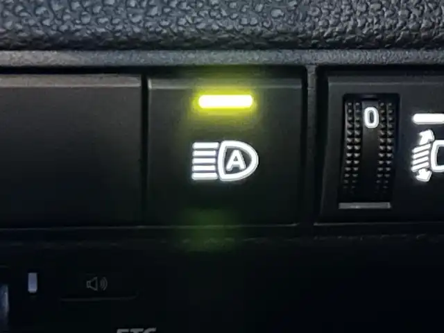 トヨタ カローラツーリング ハイブリッド G 栃木県 2024(令6)年 2万km アティチュードブラックマイカ トヨタセーフティセンス/・プリクラッシュセーフティ/・レーントレーシングアシスト/・レーンディパーチャーアラート/・レーダークルーズコントロール/・オートマチックハイビーム/・ロードサインアシスト/・ドライバー異常時対応システム/・プロアクティブドライビングアシスト/・発進遅れ告知機能/・パーキングサポートブレーキ/・バックガイドモニター/・クリアランスソナー/純正8インチディスプレイオーディオ/・フルセグTV/・BT/USB/AM.FM/・Applecarplay/Androidauto/ビルトインETC/革巻きステアリング/ステアリングスイッチ/電動パーキングブレーキ/オートホールド/タイプCポート/スマートキー/プッシュスタート/LEDヘッドライト/オートライト/フロアマット/横滑り防止システム/電動格納ウィンカーミラー