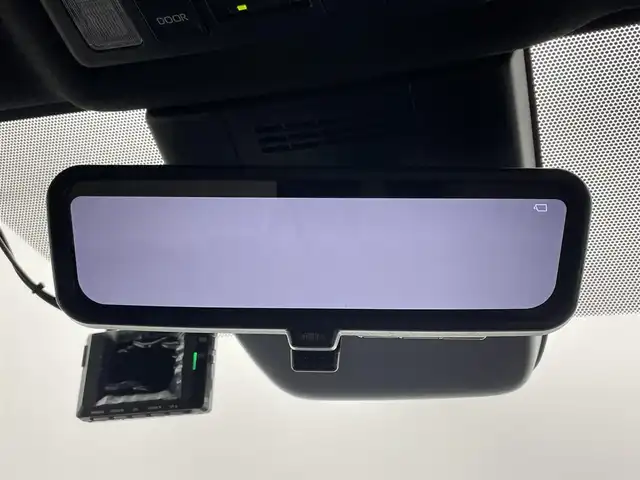 トヨタ ノア ハイブリッド S－Z 岡山県 2024(令6)年 0.9万km ホワイトパールクリスタルシャイン ワンオーナー/パノラミックビューモニター/ユニバーサルステップ/デジタルインナーミラー/ブラインドスポットモニター/ヘッドアップディスプレイ/ビルトインETC2.0/純正7インチディスプレイオーディオ/DVD/CD/地デジ/カープレイ/USB/トヨタセーフティセンス/前後ドラレコ/コーナーセンサー/シートヒーター/ハーフレザーシート（合皮）/両側パワースライドドア/オートハイビーム/レーダークルーズコントロール/AC100V/純正フロアマット