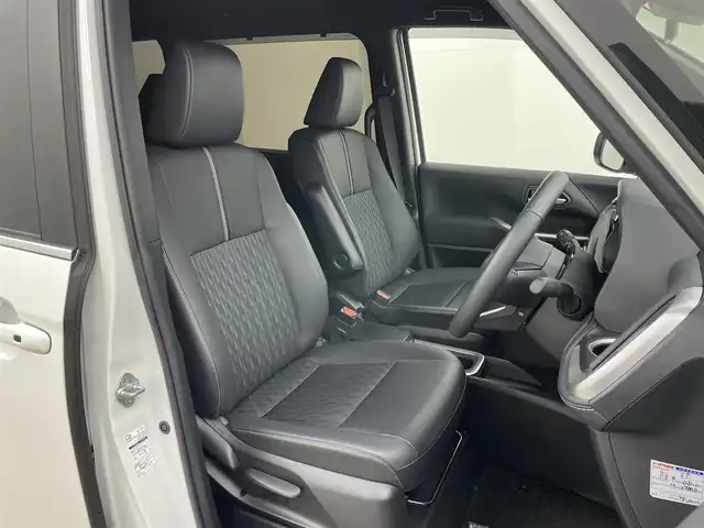 トヨタ ノア ハイブリッド S－Z 岡山県 2024(令6)年 0.9万km ホワイトパールクリスタルシャイン ワンオーナー/パノラミックビューモニター/ユニバーサルステップ/デジタルインナーミラー/ブラインドスポットモニター/ヘッドアップディスプレイ/ビルトインETC2.0/純正7インチディスプレイオーディオ/DVD/CD/地デジ/カープレイ/USB/トヨタセーフティセンス/前後ドラレコ/コーナーセンサー/シートヒーター/ハーフレザーシート（合皮）/両側パワースライドドア/オートハイビーム/レーダークルーズコントロール/AC100V/純正フロアマット