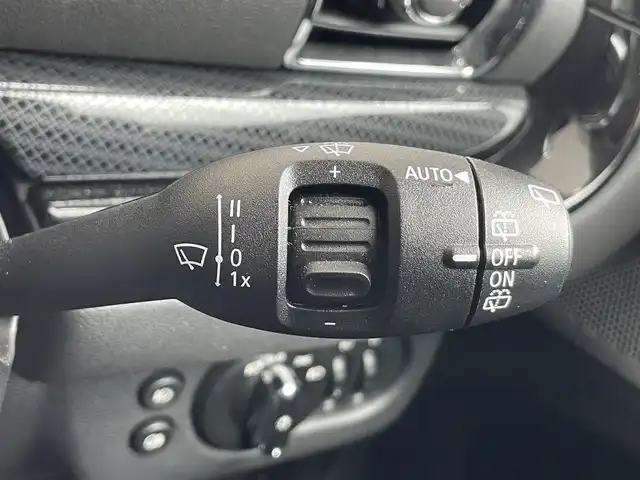 ＭＩＮＩ ＢＭＷ ミニ クラブマン クーパーD 茨城県 2023(令5)年 1.1万km 白 ワンオーナー/純正ナビ/アダクティブ・クルーズ・コントロール/Bluetooth接続/AppleCarPlay/ドライブレコーダー/シートヒーター/パーキングアシスト/ETC/コーナーセンサー/アイドリングストップ/革巻きステアリング/ステアリングスイッチ/純正フロアマット/ハーフレザーシート/フォグランプ/LEDヘッドライト/レーンキープアシスト/横滑り防止機能/オートライト/オートエアコン