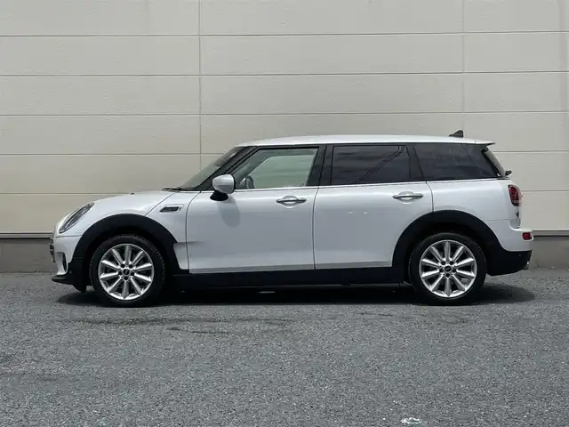 ＭＩＮＩ ＢＭＷ ミニ クラブマン クーパーD 茨城県 2023(令5)年 1.1万km 白 ワンオーナー/純正ナビ/アダクティブ・クルーズ・コントロール/Bluetooth接続/AppleCarPlay/ドライブレコーダー/シートヒーター/パーキングアシスト/ETC/コーナーセンサー/アイドリングストップ/革巻きステアリング/ステアリングスイッチ/純正フロアマット/ハーフレザーシート/フォグランプ/LEDヘッドライト/レーンキープアシスト/横滑り防止機能/オートライト/オートエアコン