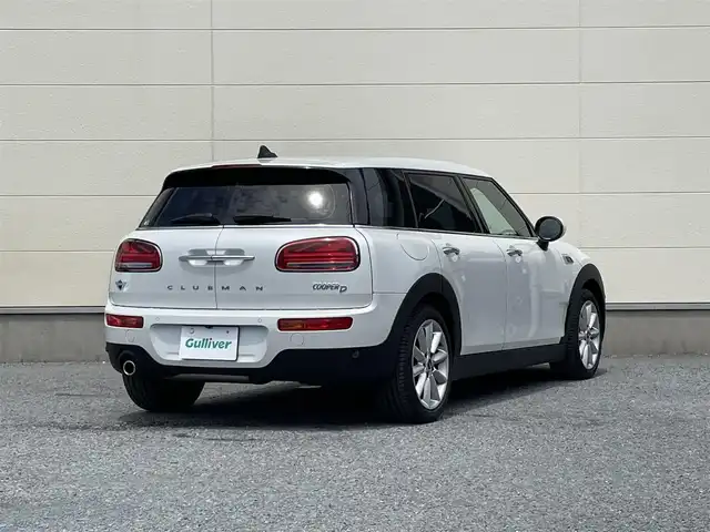 ＭＩＮＩ ＢＭＷ ミニ クラブマン クーパーD 茨城県 2023(令5)年 1.1万km 白 ワンオーナー/純正ナビ/アダクティブ・クルーズ・コントロール/Bluetooth接続/AppleCarPlay/ドライブレコーダー/シートヒーター/パーキングアシスト/ETC/コーナーセンサー/アイドリングストップ/革巻きステアリング/ステアリングスイッチ/純正フロアマット/ハーフレザーシート/フォグランプ/LEDヘッドライト/レーンキープアシスト/横滑り防止機能/オートライト/オートエアコン
