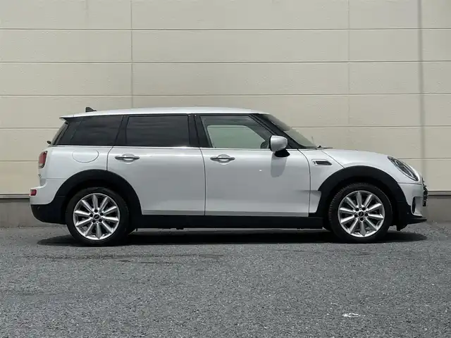 ＭＩＮＩ ＢＭＷ ミニ クラブマン クーパーD 茨城県 2023(令5)年 1.1万km 白 ワンオーナー/純正ナビ/アダクティブ・クルーズ・コントロール/Bluetooth接続/AppleCarPlay/ドライブレコーダー/シートヒーター/パーキングアシスト/ETC/コーナーセンサー/アイドリングストップ/革巻きステアリング/ステアリングスイッチ/純正フロアマット/ハーフレザーシート/フォグランプ/LEDヘッドライト/レーンキープアシスト/横滑り防止機能/オートライト/オートエアコン