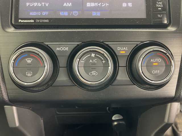 スバル フォレスター 2．0i－L 道央・札幌 2013(平25)年 5.6万km クリスタルブラックシリカ ・４WD/・寒冷地仕様/・社外SDナビTV/・CD&DVD&BT/・社外前後ドラレコ/・ビルトインETC/・クルーズコントロール/・パドルシフト/・バックカメラ/・ステアリングスイッチ/・フロントワイパーデアイサー/・LEDヘッドライト/・フォグランプ/・リモコンキー