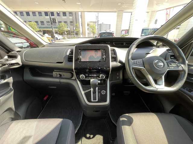 日産 セレナ ハイウェイスター Vセレクション 岡山県 2019(平31)年 4.4万km ブリリアントホワイトパール 登録時走行距離43890キロ/純正SDナビ/AM/FM/Bluetooth/TV/SD/DISC/純正フリップダウンモニター/アラウンドビューモニター/パーキングアシスト/コーナーセンサー/エマージェンシーブレーキ/クルーズコントロール/アイドリングストップ/前後ドライブレコーダー/両側パワースライドドア/LEDヘッドライト/純正16インチAW/プッシュスタート/スマートキー/ETC