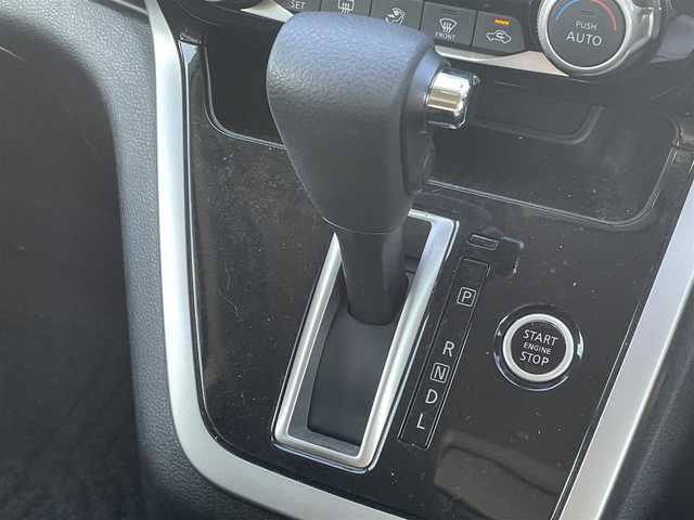 日産 セレナ ハイウェイスター Vセレクション 岡山県 2019(平31)年 4.4万km ブリリアントホワイトパール 登録時走行距離43890キロ/純正SDナビ/AM/FM/Bluetooth/TV/SD/DISC/純正フリップダウンモニター/アラウンドビューモニター/パーキングアシスト/コーナーセンサー/エマージェンシーブレーキ/クルーズコントロール/アイドリングストップ/前後ドライブレコーダー/両側パワースライドドア/LEDヘッドライト/純正16インチAW/プッシュスタート/スマートキー/ETC