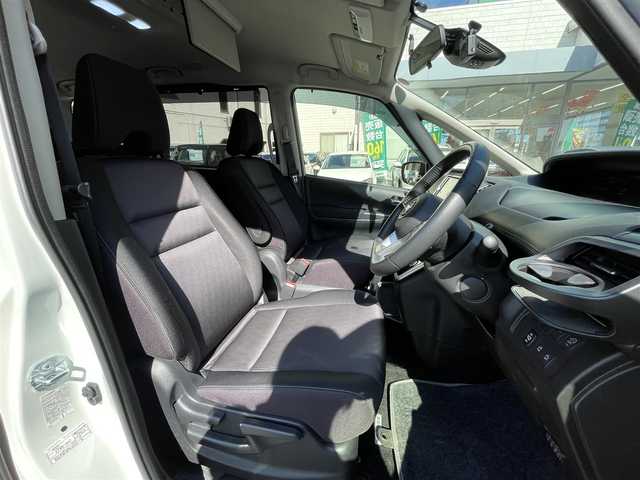 日産 セレナ ハイウェイスター Vセレクション 岡山県 2019(平31)年 4.4万km ブリリアントホワイトパール 登録時走行距離43890キロ/純正SDナビ/AM/FM/Bluetooth/TV/SD/DISC/純正フリップダウンモニター/アラウンドビューモニター/パーキングアシスト/コーナーセンサー/エマージェンシーブレーキ/クルーズコントロール/アイドリングストップ/前後ドライブレコーダー/両側パワースライドドア/LEDヘッドライト/純正16インチAW/プッシュスタート/スマートキー/ETC