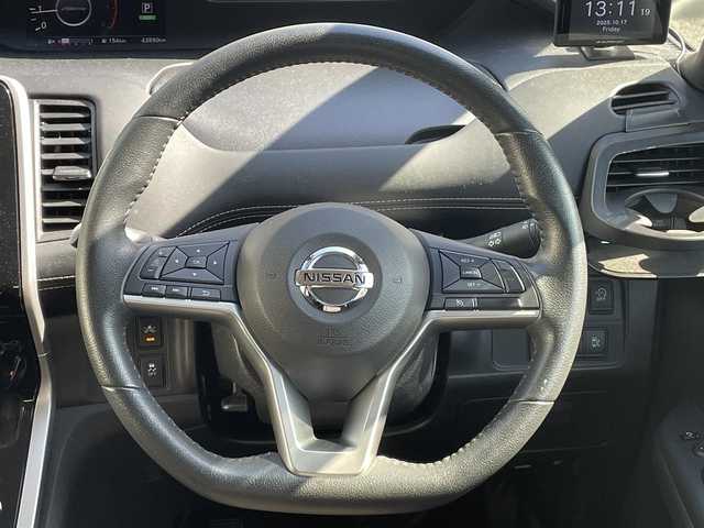 日産 セレナ ハイウェイスター Vセレクション 岡山県 2019(平31)年 4.4万km ブリリアントホワイトパール 登録時走行距離43890キロ/純正SDナビ/AM/FM/Bluetooth/TV/SD/DISC/純正フリップダウンモニター/アラウンドビューモニター/パーキングアシスト/コーナーセンサー/エマージェンシーブレーキ/クルーズコントロール/アイドリングストップ/前後ドライブレコーダー/両側パワースライドドア/LEDヘッドライト/純正16インチAW/プッシュスタート/スマートキー/ETC