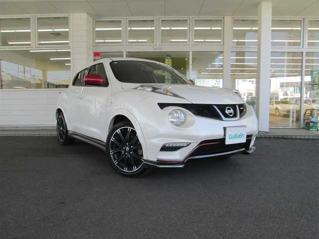日産 ジューク ニスモ 千葉県 2013(平25)年 6.5万km ブリリアントホワイトパール 純正SDナビ、フルセグTV/バックカメラ/純正オーディオ【DVD/CD/BT/SD/USB】/NISMOスポーツスプリング(標準積込)/HIDヘッドライト/革巻きステアリング/横滑り防止装置/ビルトインETC、スペアキー/取扱説明書/ナビ取扱説明書/新車時保証書/整備記録簿(H26/27/29/R2/4/6)