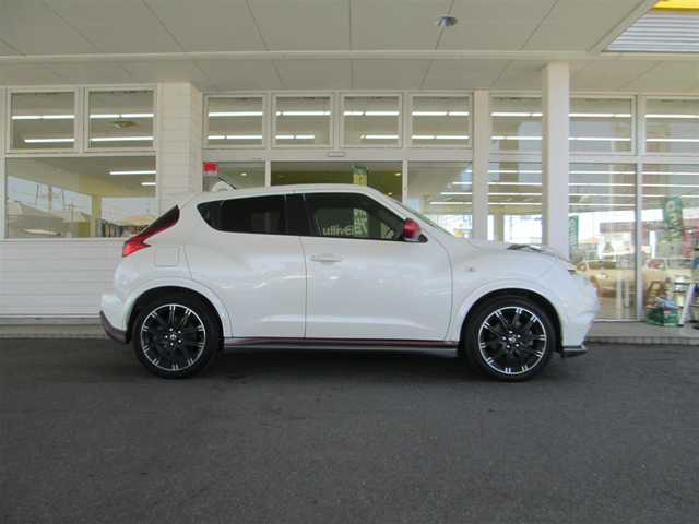 日産 ジューク ニスモ 千葉県 2013(平25)年 6.5万km ブリリアントホワイトパール 純正SDナビ、フルセグTV/バックカメラ/純正オーディオ【DVD/CD/BT/SD/USB】/NISMOスポーツスプリング(標準積込)/HIDヘッドライト/革巻きステアリング/横滑り防止装置/ビルトインETC、スペアキー/取扱説明書/ナビ取扱説明書/新車時保証書/整備記録簿(H26/27/29/R2/4/6)