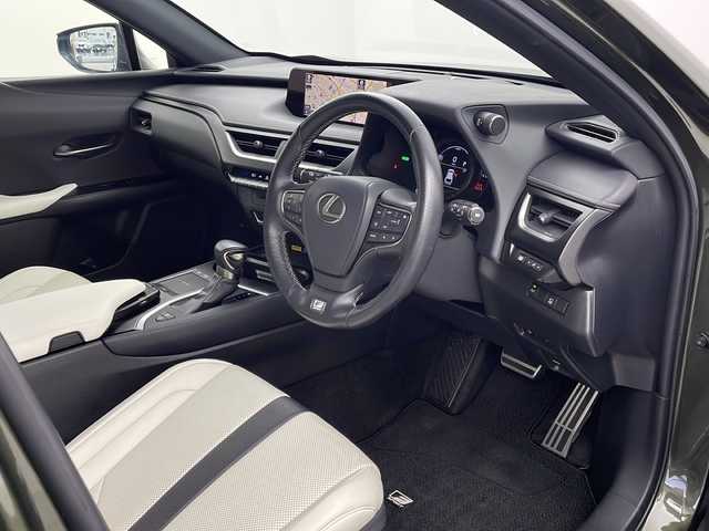 レクサス ＵＸ 250h Fスポーツ 栃木県 2020(令2)年 2.5万km テレーンカーキマイカM ワンオーナー/純正ナビ/AM FM CD USB AUX SD BT Miracast フルセグTV /セーフティシステムプラス/・衝突軽減ブレーキ/・レーンアシスト/・オートマチックハイビーム/・レーダークルーズコントロール/ETC2.0/全周囲カメラ/ドライブレコーダー/電動リアゲート/クリアランスソナー/ブラインドスポットモニター/電子パーキングブレーキ/オートホールド/置くだけ充電/シートヒーター/ステアリングヒーター/パワーシート/LEDヘッドライト/純正アルミホイール/純正フロアマット