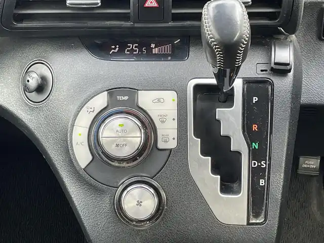 トヨタ シエンタ G 埼玉県 2019(平31)年 12.2万km ラディアントグリーンM 両側パワースライド/純正ナビ/Bluetooth/アラウンドビューカメラ/スマートキー/7人乗り/ドラレコ前後/シートヒーター/ステアリングヒーター/オートハイビーム/レーンキープアシスト/プリクラッシュセーフティー
