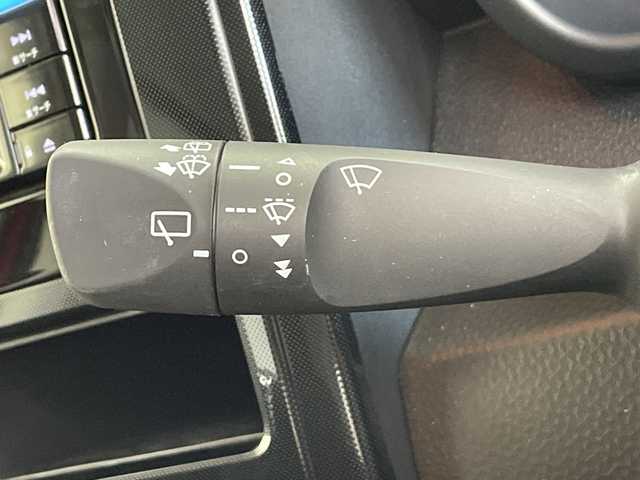 トヨタ ルーミー G 愛知県 2024(令6)年 0.3万km ファイアークォーツレッドM 登録時2250キロ/ワンオーナー/禁煙車/純正メモリナビ・フルセグTV/CD・DVD・Bluetooth再生/全方位カメラ/LEDヘッドライト/クリアランスソナー/両側パワースライドドア/スマートキー/エンジンプッシュスタート/プリクラッシュセーフティ/ドライブレコーダー