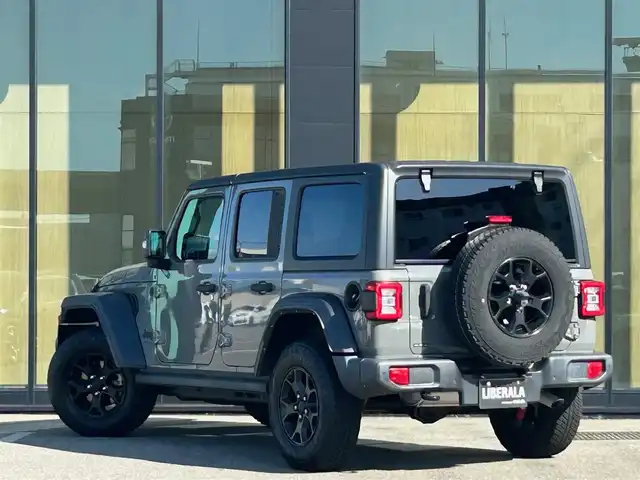 クライスラー・ジープ ジープ ラングラー アンリミテッド ウィリス 石川県 2021(令3)年 6.2万km グレー 4WD/ディスプレイオーディオ/Bluetooth・AM/FM・USB・AUX/車外カメラ（バック・フロント・サイド）/ETC/前後ドライブレコーダー/アダプティブクルーズコントロール/パーキングアシスト/アイドリングストップ/アンチロック・ブレーキ・システム/衝突被害軽減システム/横滑り防止装置/前後コーナーセンサー/センターデフロック/盗難防止装置/ダウンヒルアシストコントロール/エアバッグ（W+サイド）/純正アルミホイール/純正フロアマット/LEDヘッドライト/スマートキー/プッシュスタート