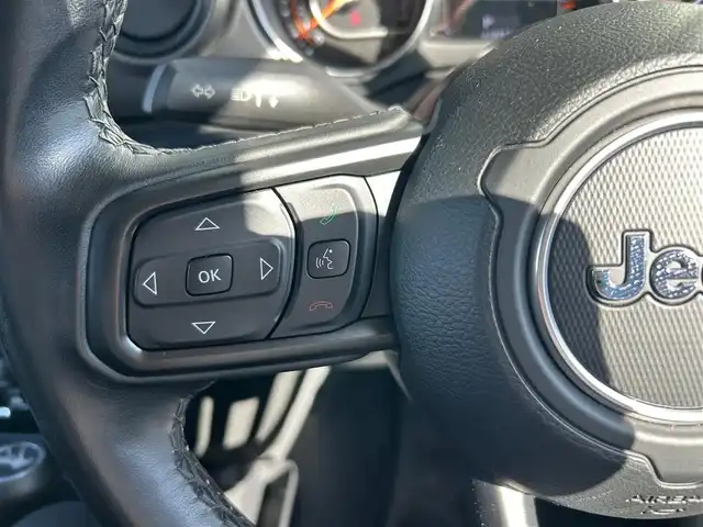 クライスラー・ジープ ジープ ラングラー アンリミテッド ウィリス 石川県 2021(令3)年 6.2万km グレー 4WD/ディスプレイオーディオ/Bluetooth・AM/FM・USB・AUX/車外カメラ（バック・フロント・サイド）/ETC/前後ドライブレコーダー/アダプティブクルーズコントロール/パーキングアシスト/アイドリングストップ/アンチロック・ブレーキ・システム/衝突被害軽減システム/横滑り防止装置/前後コーナーセンサー/センターデフロック/盗難防止装置/ダウンヒルアシストコントロール/エアバッグ（W+サイド）/純正アルミホイール/純正フロアマット/LEDヘッドライト/スマートキー/プッシュスタート