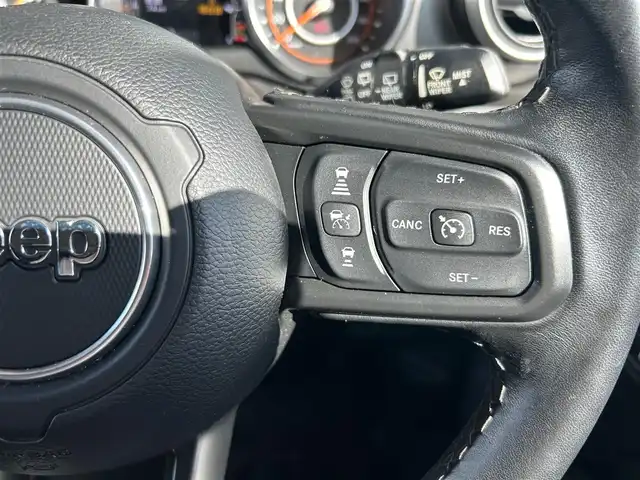 クライスラー・ジープ ジープ ラングラー アンリミテッド ウィリス 石川県 2021(令3)年 6.2万km グレー 4WD/ディスプレイオーディオ/Bluetooth・AM/FM・USB・AUX/車外カメラ（バック・フロント・サイド）/ETC/前後ドライブレコーダー/アダプティブクルーズコントロール/パーキングアシスト/アイドリングストップ/アンチロック・ブレーキ・システム/衝突被害軽減システム/横滑り防止装置/前後コーナーセンサー/センターデフロック/盗難防止装置/ダウンヒルアシストコントロール/エアバッグ（W+サイド）/純正アルミホイール/純正フロアマット/LEDヘッドライト/スマートキー/プッシュスタート