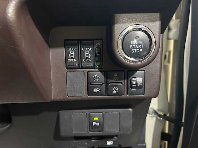 トヨタ タンク G 東京都 2019(令1)年 1.7万km パールホワイトⅢ 純正ナビ/(ワンセグTV/Bluetooth/CD/SD/AUX)/スペアキー1本/両側パワースライドドア/ETC/前後ドライブレコーダー/全方位カメラ/ステアリングスイッチ/クルーズコントロール/純正フロアマット/後部座席サンシェード/保証書