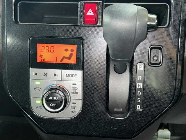 トヨタ タンク G 東京都 2019(令1)年 1.7万km パールホワイトⅢ 純正ナビ/(ワンセグTV/Bluetooth/CD/SD/AUX)/スペアキー1本/両側パワースライドドア/ETC/前後ドライブレコーダー/全方位カメラ/ステアリングスイッチ/クルーズコントロール/純正フロアマット/後部座席サンシェード/保証書