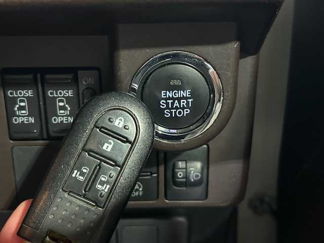 トヨタ タンク G 東京都 2019(令1)年 1.7万km パールホワイトⅢ 純正ナビ/(ワンセグTV/Bluetooth/CD/SD/AUX)/スペアキー1本/両側パワースライドドア/ETC/前後ドライブレコーダー/全方位カメラ/ステアリングスイッチ/クルーズコントロール/純正フロアマット/後部座席サンシェード/保証書