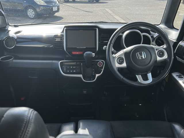 ホンダ Ｎ ＢＯＸ カスタム G ターボ Lパッケージ 富山県 2015(平27)年 14.2万km プレミアムホワイトパールⅡ ワンオーナー/両側パースライドドア/スマートキー×２/社外メモリーナビ(AIC-ZH0999L)/DVD/MSV/BT/デジタルTV/ETC/純正フルエアロ/皮巻きステアリング/ステアリングスイッチ/オートリトラミラー/パドルシフト/横滑り防止装置/電格ウィンカーミラー/クルーズコントロール/プッシュスタート/HIDヘッドライト/フォグ/リアロールシェイド/電格ウィーンカーミラ―/保証書・取説