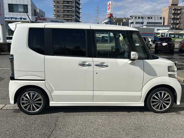 ホンダ Ｎ ＢＯＸ カスタム G ターボ Lパッケージ 富山県 2015(平27)年 14.2万km プレミアムホワイトパールⅡ ワンオーナー/両側パースライドドア/スマートキー×２/社外メモリーナビ(AIC-ZH0999L)/DVD/MSV/BT/デジタルTV/ETC/純正フルエアロ/皮巻きステアリング/ステアリングスイッチ/オートリトラミラー/パドルシフト/横滑り防止装置/電格ウィンカーミラー/クルーズコントロール/プッシュスタート/HIDヘッドライト/フォグ/リアロールシェイド/電格ウィーンカーミラ―/保証書・取説