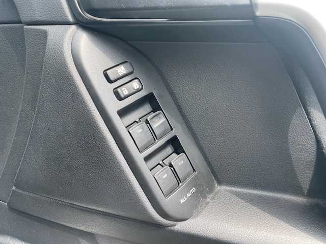 トヨタ ランドクルーザー プラド TX 三重県 2020(令2)年 6.1万km ホワイトパールクリスタルシャイン セーフティセンス/・プリクラッシュセーフティ/・レーンディパーチャーアラート/・オートマチックハイビーム/・レーダークルーズコントロール/・ロードサインアシスト/先行車発進告知機能/クリアランスソナー/バックソナー/1オーナー/4WD/純正SDナビ/フルセグTV/【CD/DVD/SD/Bluetooth】/バックカメラ/ビルトインETC/オートライト/LEDヘッドランプ/デイライト/LEDフロントフォグランプ/265/65R17インチ純正AW/プッシュスタート/スマートキー/スペアキー/純正フロアマット
