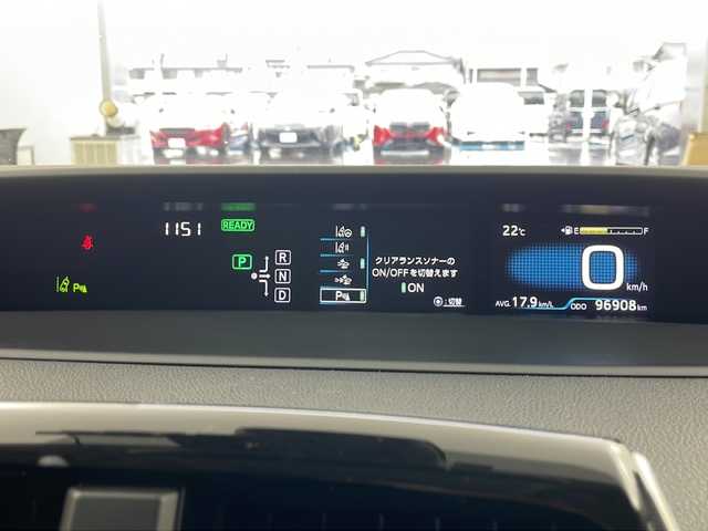 トヨタ プリウス Sセーフティプラス 岐阜県 2017(平29)年 9.7万km ホワイトパールクリスタルシャイン 純正8インチナビ/（AM/FM/CD/DVD/Bluetooth/フルセグ）/バックカメラ/ヘッドアップディスプレイ/パーキングアシスト/レーダークルーズコントロール/レーントレーシング/LEDヘッドライト/オートハイビーム/プリクラッシュセーフティ/前後クリアランスソナー/ステアリングスイッチ/フォグランプ/革巻きステアリング/社外フロントエアロ/モデリスタアルミホイール/スマートキー/スペアキー/保証書/取扱説明書