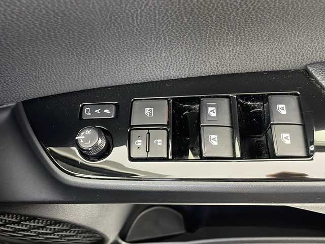 トヨタ プリウス Sセーフティプラス 岐阜県 2017(平29)年 9.7万km ホワイトパールクリスタルシャイン 純正8インチナビ/（AM/FM/CD/DVD/Bluetooth/フルセグ）/バックカメラ/ヘッドアップディスプレイ/パーキングアシスト/レーダークルーズコントロール/レーントレーシング/LEDヘッドライト/オートハイビーム/プリクラッシュセーフティ/前後クリアランスソナー/ステアリングスイッチ/フォグランプ/革巻きステアリング/社外フロントエアロ/モデリスタアルミホイール/スマートキー/スペアキー/保証書/取扱説明書
