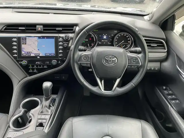 トヨタ カムリ WSレザーパッケージ 島根県 2019(平31)年 6.3万km アティチュードブラックマイカ 登録時走行距離62214km/純正SDナビ【CD/DVD/Bluetooth/Blu-lay】/フルセグテレビ/バックカメラ/衝突軽減ブレーキ/レーダークルーズコントロール/レーンキープアシスト/ブラインドスポットモニター/クリアランスソナー /インテリジェントクリアランスソナー/黒革シート【前席パワーシート】/前席シートヒーター/プッシュスタート/LEDヘッドライト/オートライト/オートハイビーム /ビルトインETC2.0/純正18インチアルミ
