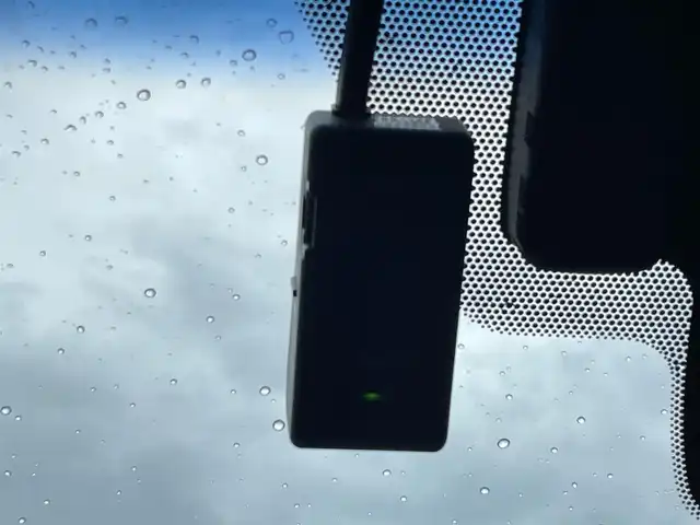トヨタ カムリ WSレザーパッケージ 島根県 2019(平31)年 6.3万km アティチュードブラックマイカ 登録時走行距離62214km/純正SDナビ【CD/DVD/Bluetooth/Blu-lay】/フルセグテレビ/バックカメラ/衝突軽減ブレーキ/レーダークルーズコントロール/レーンキープアシスト/ブラインドスポットモニター/クリアランスソナー /インテリジェントクリアランスソナー/黒革シート【前席パワーシート】/前席シートヒーター/プッシュスタート/LEDヘッドライト/オートライト/オートハイビーム /ビルトインETC2.0/純正18インチアルミ