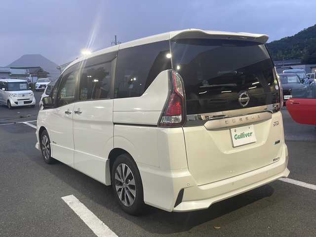日産 セレナ ハイウェイスター 京都府 2017(平29)年 9.1万km ブリリアントホワイトパール 純正９インチナビ　アラウンドビューモニター　後席フリップダウンモニター　両側パワースライドドア　クルーズコントロール　ドライブレコーダー　ＬＥＤヘッドライト　コーナーセンサー　ビルトインＥＴＣ