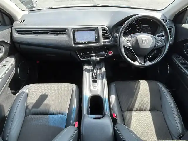 ホンダ ヴェゼル X ホンダセンシング 静岡県 2018(平30)年 6万km プラチナホワイトパール 純正メモリナビ（BT接続、CDチェンジャー、フルセグTV）/バックカメラ/クルーズコントロール（追従走行：有）/ドライブレコーダー/純正フロアマット/純正アルミホイール/D＋N席シートヒーター/スマートキー（スペアキー：1本）/ETC/USB入力端子/ABS/横滑り防止装置/コーナーセンサー/レーンキープアシスト/オートライト/LEDヘッドライト/W＋サイドエアバッグ/カーテンエアバッグ/衝突軽減システム