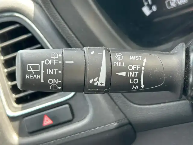 ホンダ ヴェゼル X ホンダセンシング 静岡県 2018(平30)年 6万km プラチナホワイトパール 純正メモリナビ（BT接続、CDチェンジャー、フルセグTV）/バックカメラ/クルーズコントロール（追従走行：有）/ドライブレコーダー/純正フロアマット/純正アルミホイール/D＋N席シートヒーター/スマートキー（スペアキー：1本）/ETC/USB入力端子/ABS/横滑り防止装置/コーナーセンサー/レーンキープアシスト/オートライト/LEDヘッドライト/W＋サイドエアバッグ/カーテンエアバッグ/衝突軽減システム