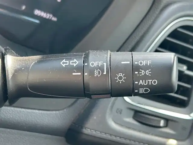 ホンダ ヴェゼル X ホンダセンシング 静岡県 2018(平30)年 6万km プラチナホワイトパール 純正メモリナビ（BT接続、CDチェンジャー、フルセグTV）/バックカメラ/クルーズコントロール（追従走行：有）/ドライブレコーダー/純正フロアマット/純正アルミホイール/D＋N席シートヒーター/スマートキー（スペアキー：1本）/ETC/USB入力端子/ABS/横滑り防止装置/コーナーセンサー/レーンキープアシスト/オートライト/LEDヘッドライト/W＋サイドエアバッグ/カーテンエアバッグ/衝突軽減システム