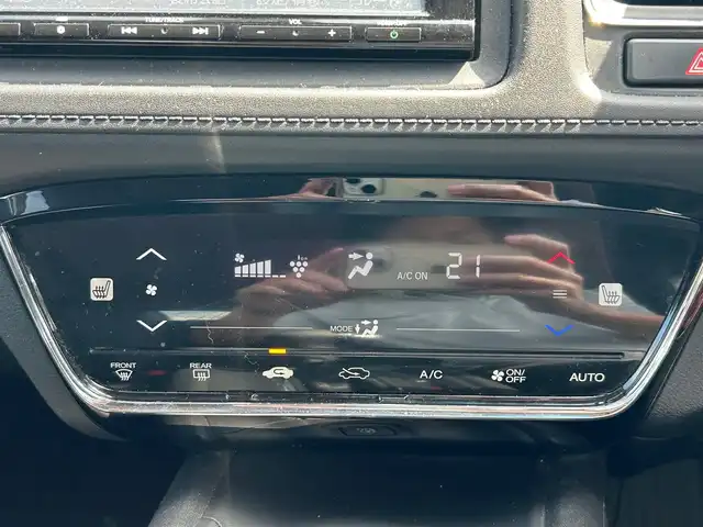 ホンダ ヴェゼル X ホンダセンシング 静岡県 2018(平30)年 6万km プラチナホワイトパール 純正メモリナビ（BT接続、CDチェンジャー、フルセグTV）/バックカメラ/クルーズコントロール（追従走行：有）/ドライブレコーダー/純正フロアマット/純正アルミホイール/D＋N席シートヒーター/スマートキー（スペアキー：1本）/ETC/USB入力端子/ABS/横滑り防止装置/コーナーセンサー/レーンキープアシスト/オートライト/LEDヘッドライト/W＋サイドエアバッグ/カーテンエアバッグ/衝突軽減システム