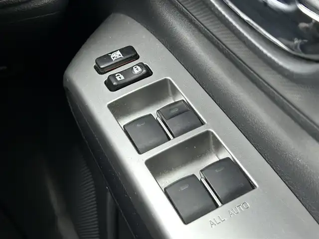 トヨタ ウィッシュ 1．8S 千葉県 2012(平24)年 10.5万km ホワイトパールクリスタルシャイン 保証書、取説有/純正HDDナビ（NHZN-W61G）/TV/CD/DVD/BT/バックカメラ/ビルトインETC/横滑り防止装置/クリアランスソナー/MTモード付シフト/パドルシフト/電動格納ミラー/シートリフター/オートエアコン/オートライト/ISOFIX