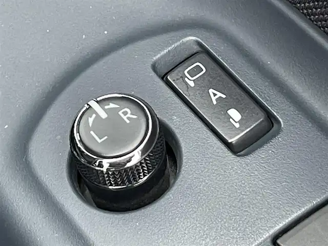 トヨタ ヴォクシー ZS 煌 香川県 2015(平27)年 8.9万km ブラック 禁煙車　/アルパインナビ【EX10】/(Bluetooth/FM/AM/DVD)/フルセグＴＶ　/アルパイン１０１型フリップダウンモニター　/バックカメラ　/両側電動スライドドア　/ＬＥＤライト　/フォグライト/オートライト/革巻きステアリング/ステアリングリモコン/純正１６インチアルミホイール　/純正フロアマット　/レーダー探知機【AR252GA】/ETC　/スマートキー/プッシュスタート　/ISOFIX