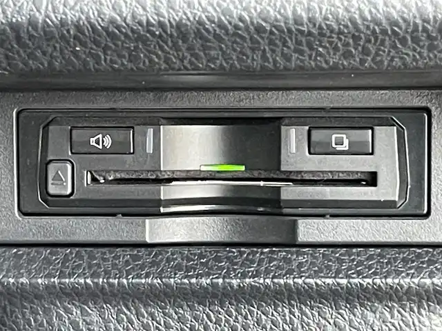 トヨタ ヴォクシー ZS 煌 香川県 2015(平27)年 8.9万km ブラック 禁煙車　/アルパインナビ【EX10】/(Bluetooth/FM/AM/DVD)/フルセグＴＶ　/アルパイン１０１型フリップダウンモニター　/バックカメラ　/両側電動スライドドア　/ＬＥＤライト　/フォグライト/オートライト/革巻きステアリング/ステアリングリモコン/純正１６インチアルミホイール　/純正フロアマット　/レーダー探知機【AR252GA】/ETC　/スマートキー/プッシュスタート　/ISOFIX