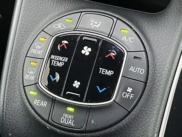 トヨタ ヴォクシー ZS 煌 香川県 2015(平27)年 8.9万km ブラック 禁煙車　/アルパインナビ【EX10】/(Bluetooth/FM/AM/DVD)/フルセグＴＶ　/アルパイン１０１型フリップダウンモニター　/バックカメラ　/両側電動スライドドア　/ＬＥＤライト　/フォグライト/オートライト/革巻きステアリング/ステアリングリモコン/純正１６インチアルミホイール　/純正フロアマット　/レーダー探知機【AR252GA】/ETC　/スマートキー/プッシュスタート　/ISOFIX