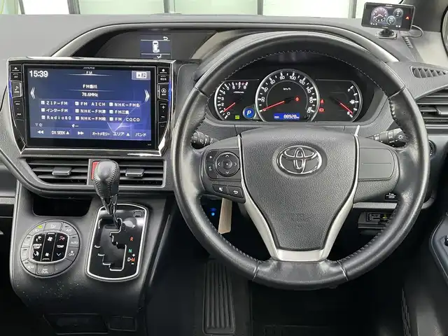 トヨタ ヴォクシー ZS 煌 香川県 2015(平27)年 8.9万km ブラック 禁煙車　/アルパインナビ【EX10】/(Bluetooth/FM/AM/DVD)/フルセグＴＶ　/アルパイン１０１型フリップダウンモニター　/バックカメラ　/両側電動スライドドア　/ＬＥＤライト　/フォグライト/オートライト/革巻きステアリング/ステアリングリモコン/純正１６インチアルミホイール　/純正フロアマット　/レーダー探知機【AR252GA】/ETC　/スマートキー/プッシュスタート　/ISOFIX