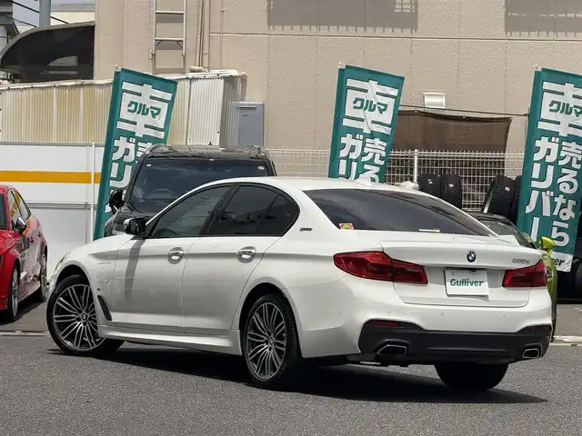 ＢＭＷ ５３０ｅ Mスポーツアイパフォーマンス 愛知県 2019(令1)年 4.8万km アルピンホワイトⅢ /禁煙車//R2-6年ディーラー記録簿//メーカーナビ//AM/FM/CD/DVD/USB/BT/フルセグ//Screem Mirroring//アラウンドビューモニター//ミラー一体型ETC//前後ドラレコ//インテリジェントセーフティ//車線逸脱警告//車線変更警告//側面衝突警告//速度警告//注意喚起アシスト//PDC//アクティブPDC緊急ブレーキ//交差点警告//ACC//速度リミッター//オートLEDライト//フォグランプ(F/R)//黒革シート//前席パワーシート//D席メモリシート//全席シートヒーター//前席ランバーサポート//本革巻きステアリング//ステアリングリモコン//パドルシフト//電動格納ウィンカーミラー//パワーバックドア//MT付きAT//電動パーキングブレーキ//AUTO HOLD//横滑り防止装置//eDRIVE//SPORT/COMFORT/ECO PROモード//プッシュスタート//スマートキー//スペアキー//純正フロアマット//保証書//取扱説明書