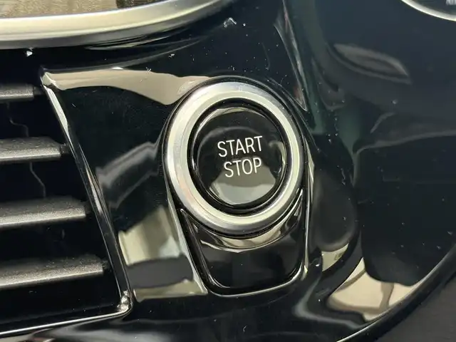 ＢＭＷ ５３０ｅ Mスポーツアイパフォーマンス 愛知県 2019(令1)年 4.8万km アルピンホワイトⅢ /禁煙車//R2-6年ディーラー記録簿//メーカーナビ//AM/FM/CD/DVD/USB/BT/フルセグ//Screem Mirroring//アラウンドビューモニター//ミラー一体型ETC//前後ドラレコ//インテリジェントセーフティ//車線逸脱警告//車線変更警告//側面衝突警告//速度警告//注意喚起アシスト//PDC//アクティブPDC緊急ブレーキ//交差点警告//ACC//速度リミッター//オートLEDライト//フォグランプ(F/R)//黒革シート//前席パワーシート//D席メモリシート//全席シートヒーター//前席ランバーサポート//本革巻きステアリング//ステアリングリモコン//パドルシフト//電動格納ウィンカーミラー//パワーバックドア//MT付きAT//電動パーキングブレーキ//AUTO HOLD//横滑り防止装置//eDRIVE//SPORT/COMFORT/ECO PROモード//プッシュスタート//スマートキー//スペアキー//純正フロアマット//保証書//取扱説明書