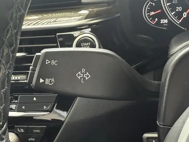 ＢＭＷ ５３０ｅ Mスポーツアイパフォーマンス 愛知県 2019(令1)年 4.8万km アルピンホワイトⅢ /禁煙車//R2-6年ディーラー記録簿//メーカーナビ//AM/FM/CD/DVD/USB/BT/フルセグ//Screem Mirroring//アラウンドビューモニター//ミラー一体型ETC//前後ドラレコ//インテリジェントセーフティ//車線逸脱警告//車線変更警告//側面衝突警告//速度警告//注意喚起アシスト//PDC//アクティブPDC緊急ブレーキ//交差点警告//ACC//速度リミッター//オートLEDライト//フォグランプ(F/R)//黒革シート//前席パワーシート//D席メモリシート//全席シートヒーター//前席ランバーサポート//本革巻きステアリング//ステアリングリモコン//パドルシフト//電動格納ウィンカーミラー//パワーバックドア//MT付きAT//電動パーキングブレーキ//AUTO HOLD//横滑り防止装置//eDRIVE//SPORT/COMFORT/ECO PROモード//プッシュスタート//スマートキー//スペアキー//純正フロアマット//保証書//取扱説明書