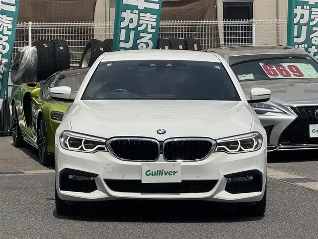 ＢＭＷ ５３０ｅ Mスポーツアイパフォーマンス 愛知県 2019(令1)年 4.8万km アルピンホワイトⅢ /禁煙車//R2-6年ディーラー記録簿//メーカーナビ//AM/FM/CD/DVD/USB/BT/フルセグ//Screem Mirroring//アラウンドビューモニター//ミラー一体型ETC//前後ドラレコ//インテリジェントセーフティ//車線逸脱警告//車線変更警告//側面衝突警告//速度警告//注意喚起アシスト//PDC//アクティブPDC緊急ブレーキ//交差点警告//ACC//速度リミッター//オートLEDライト//フォグランプ(F/R)//黒革シート//前席パワーシート//D席メモリシート//全席シートヒーター//前席ランバーサポート//本革巻きステアリング//ステアリングリモコン//パドルシフト//電動格納ウィンカーミラー//パワーバックドア//MT付きAT//電動パーキングブレーキ//AUTO HOLD//横滑り防止装置//eDRIVE//SPORT/COMFORT/ECO PROモード//プッシュスタート//スマートキー//スペアキー//純正フロアマット//保証書//取扱説明書