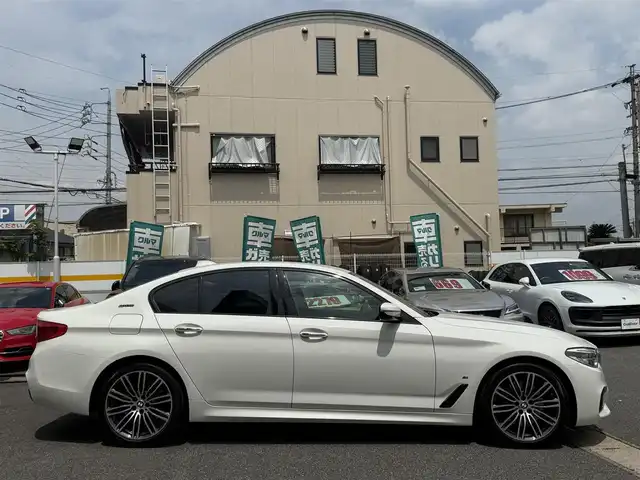 ＢＭＷ ５３０ｅ Mスポーツアイパフォーマンス 愛知県 2019(令1)年 4.8万km アルピンホワイトⅢ /禁煙車//R2-6年ディーラー記録簿//メーカーナビ//AM/FM/CD/DVD/USB/BT/フルセグ//Screem Mirroring//アラウンドビューモニター//ミラー一体型ETC//前後ドラレコ//インテリジェントセーフティ//車線逸脱警告//車線変更警告//側面衝突警告//速度警告//注意喚起アシスト//PDC//アクティブPDC緊急ブレーキ//交差点警告//ACC//速度リミッター//オートLEDライト//フォグランプ(F/R)//黒革シート//前席パワーシート//D席メモリシート//全席シートヒーター//前席ランバーサポート//本革巻きステアリング//ステアリングリモコン//パドルシフト//電動格納ウィンカーミラー//パワーバックドア//MT付きAT//電動パーキングブレーキ//AUTO HOLD//横滑り防止装置//eDRIVE//SPORT/COMFORT/ECO PROモード//プッシュスタート//スマートキー//スペアキー//純正フロアマット//保証書//取扱説明書